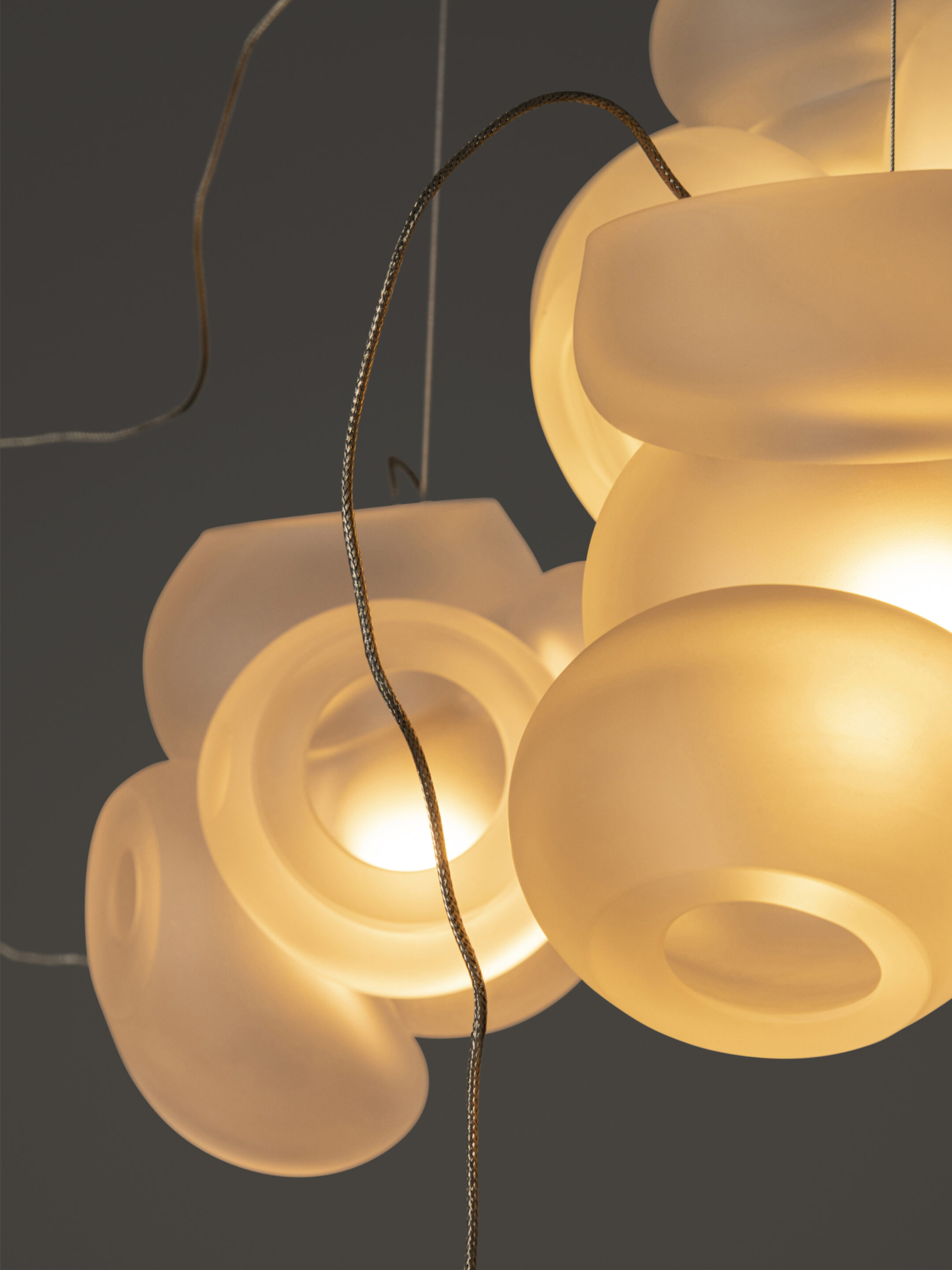 100 Sculptural Cable Clear Dark Detail