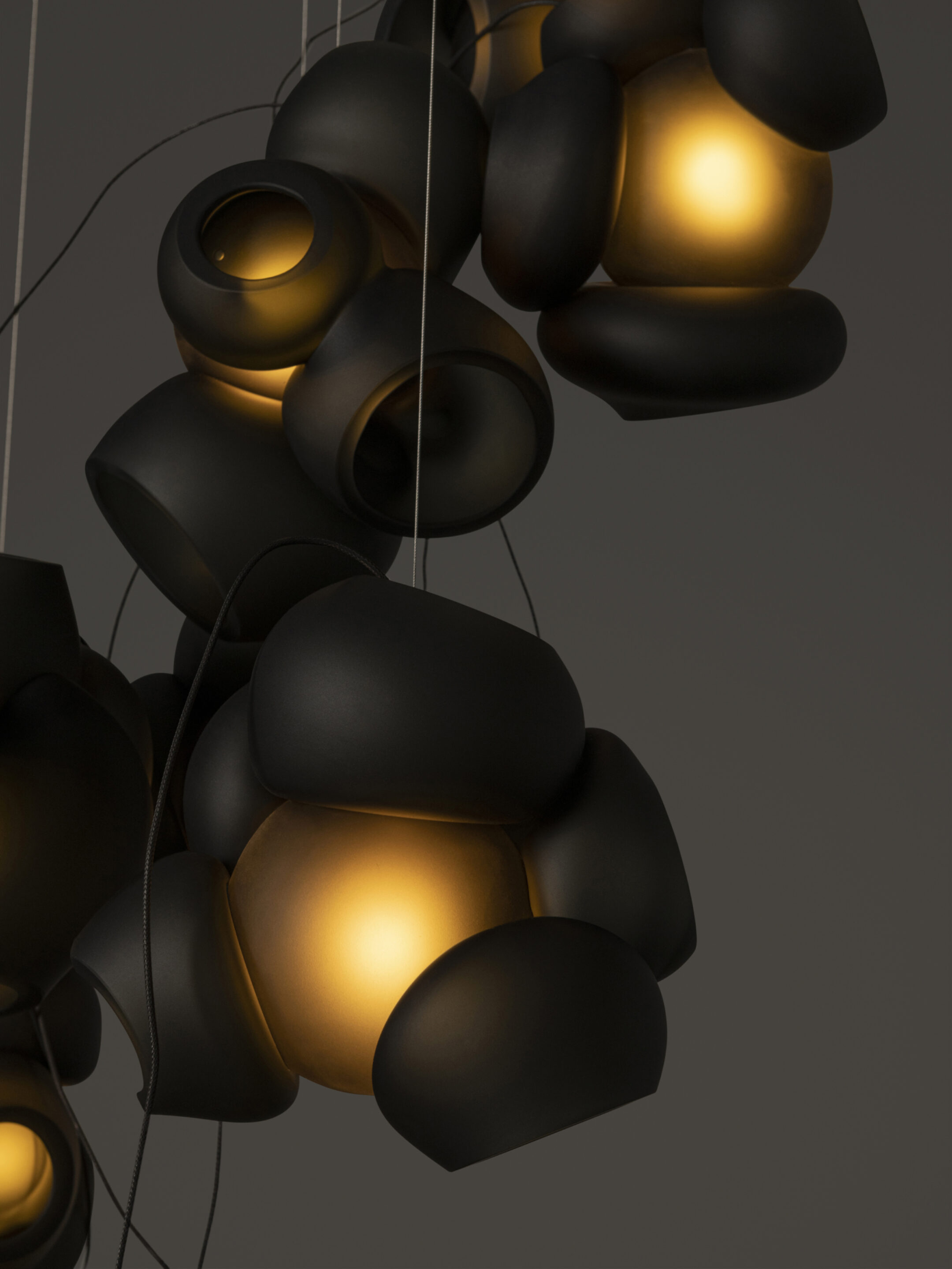 100 Sculptural Cable Grey Dark Detail