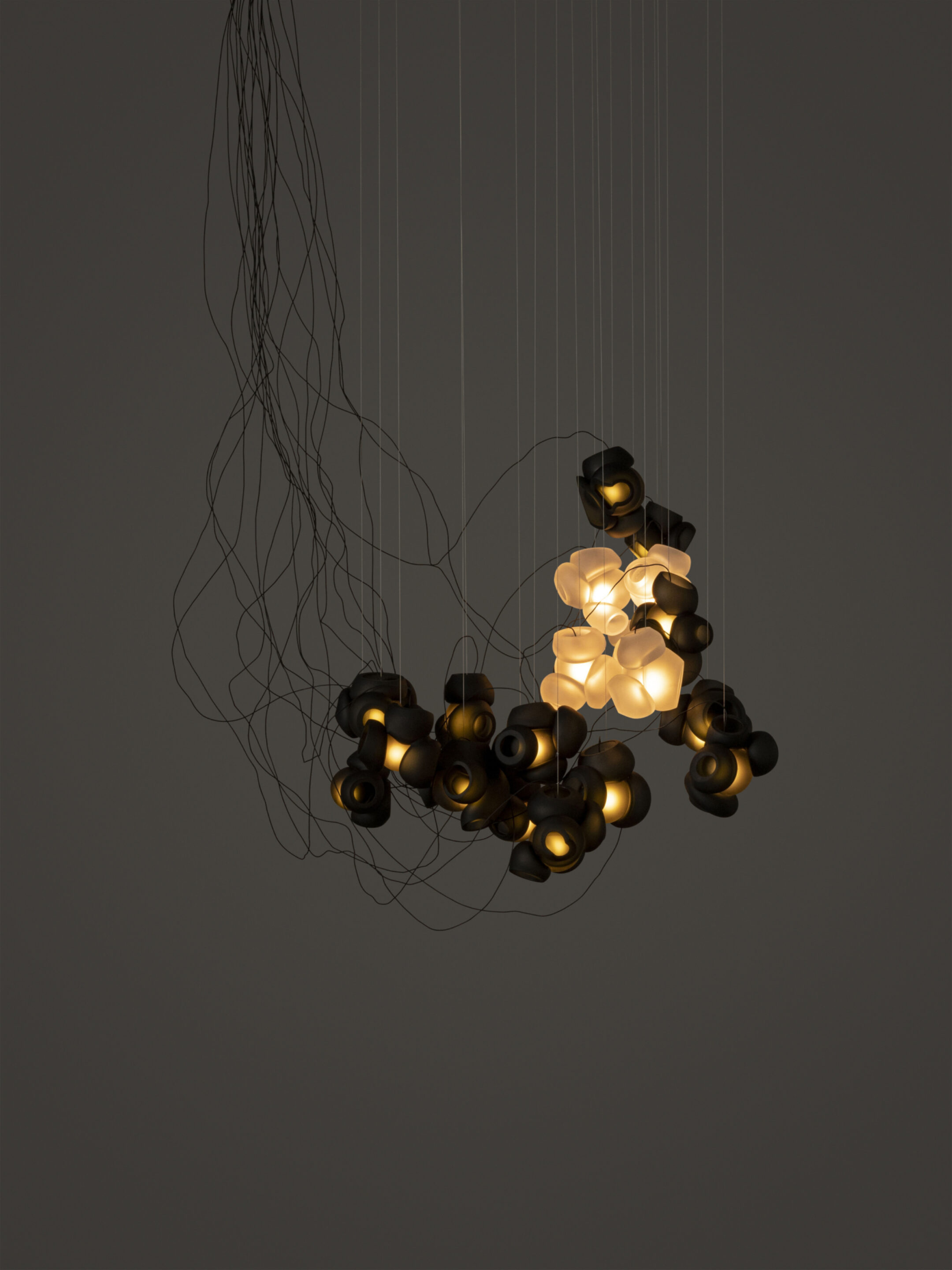 100 19 Sculptural Cable Black Greyw Clear Dark