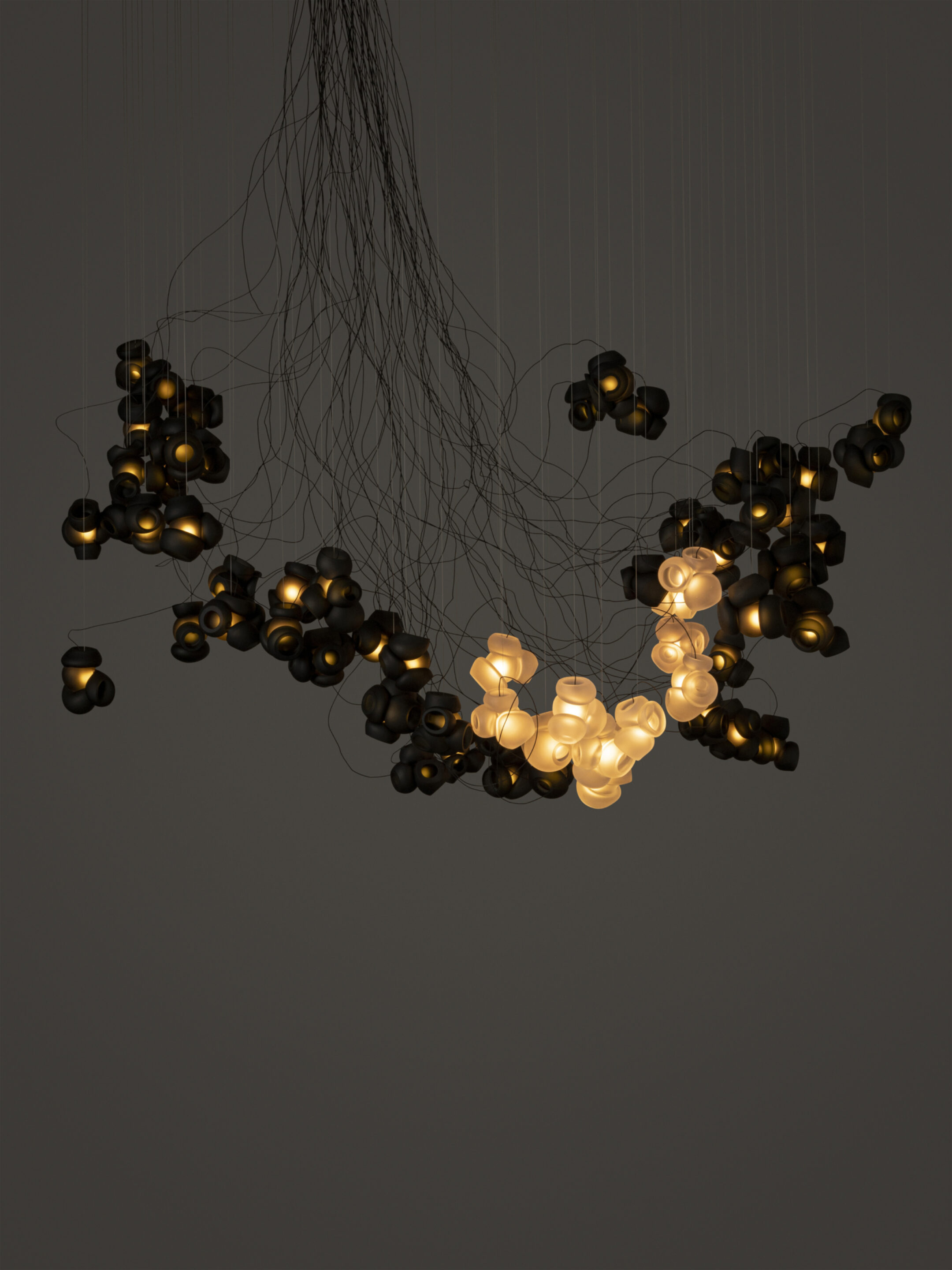 100 61 Sculptural Cable Black Greyw Clear Dark