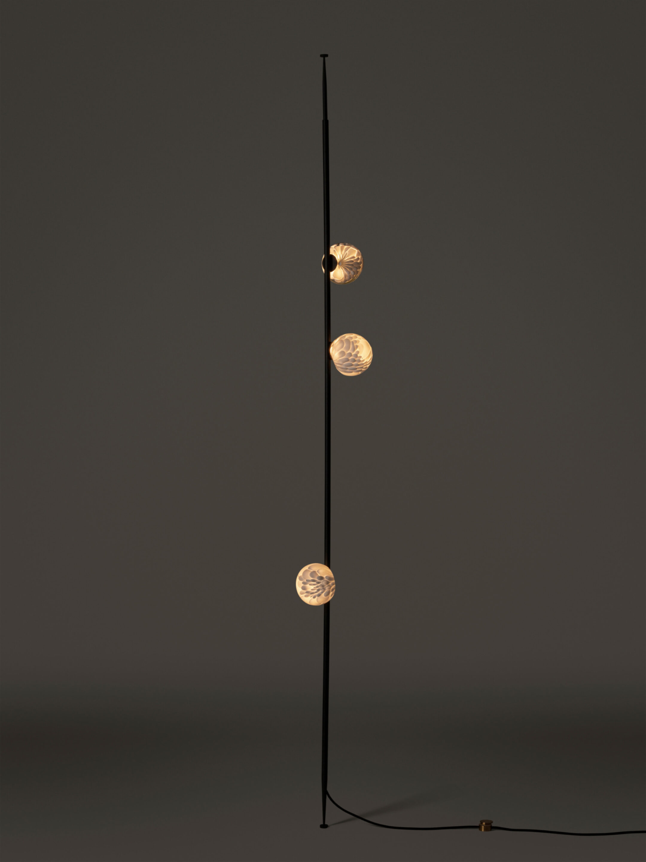 118 3 Column 8ft Black Dark