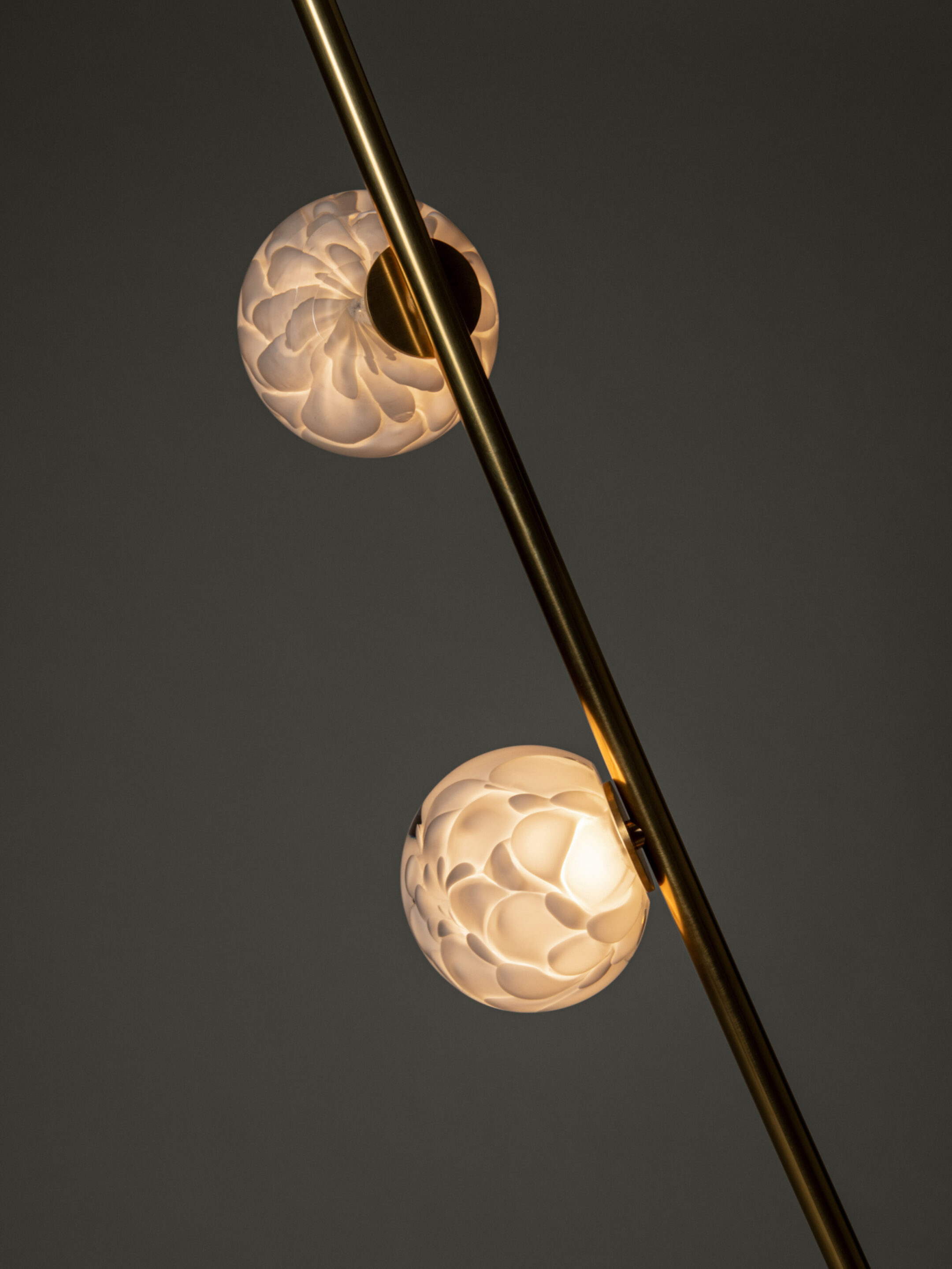 118 3 Column Brass Dark Detail 1