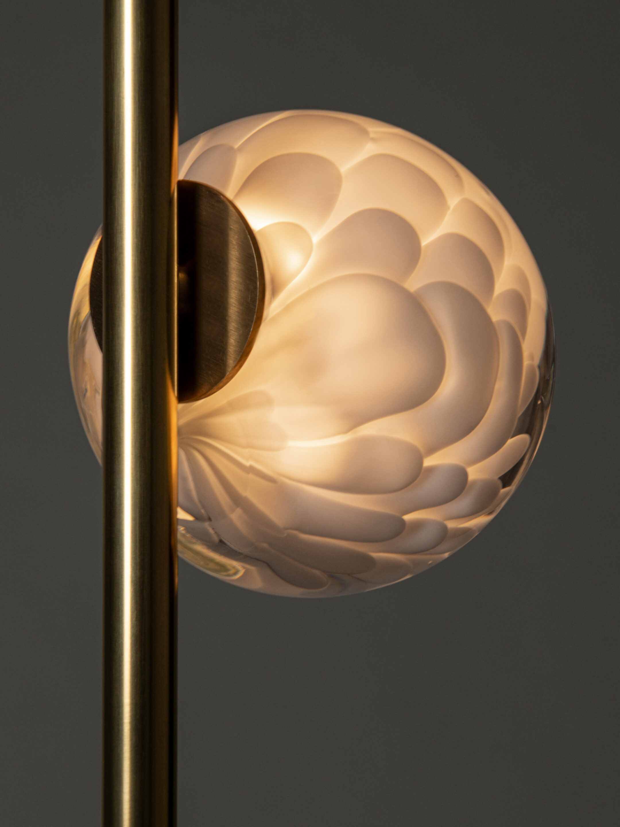 118 3 Column Brass Dark Detail