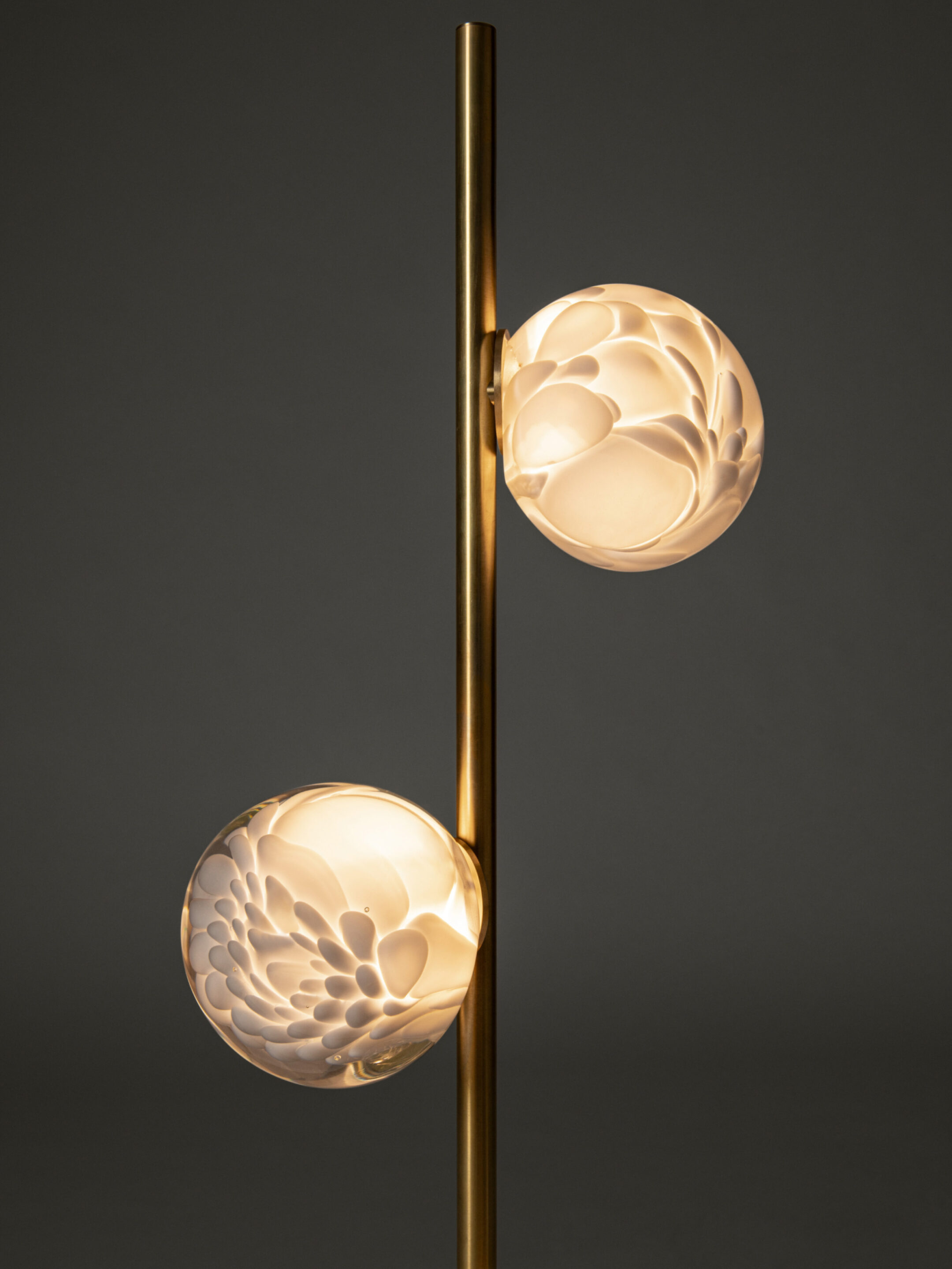 118 3 Floor 3ft Brass Dark Detail