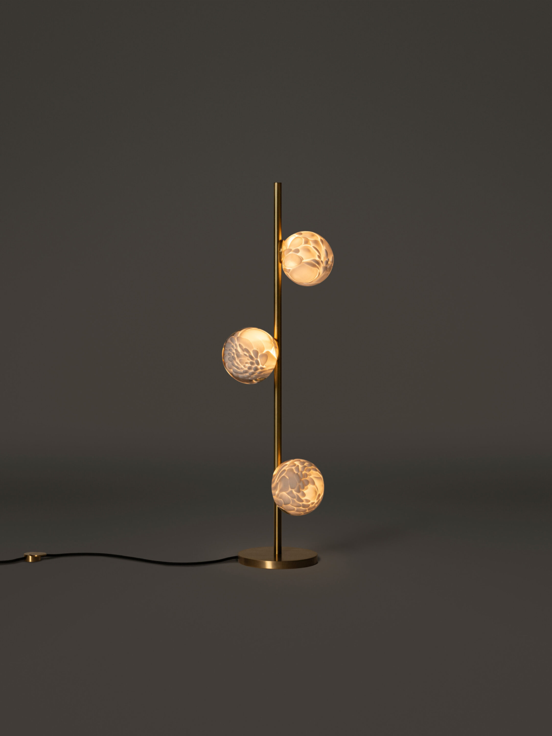 118 3 Floor 3ft Brass Dark
