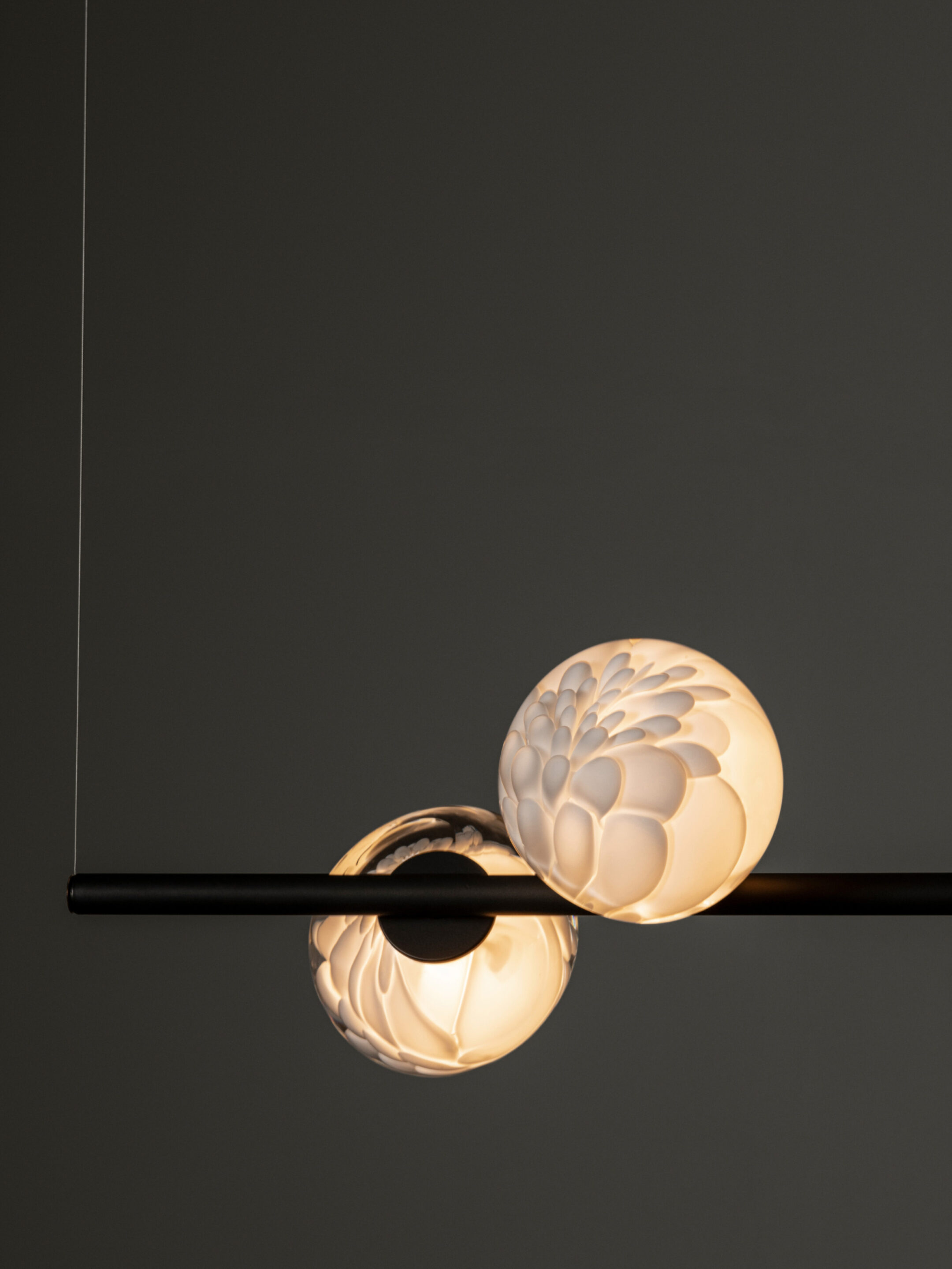 118 6 Suspended H Black Dark Detail