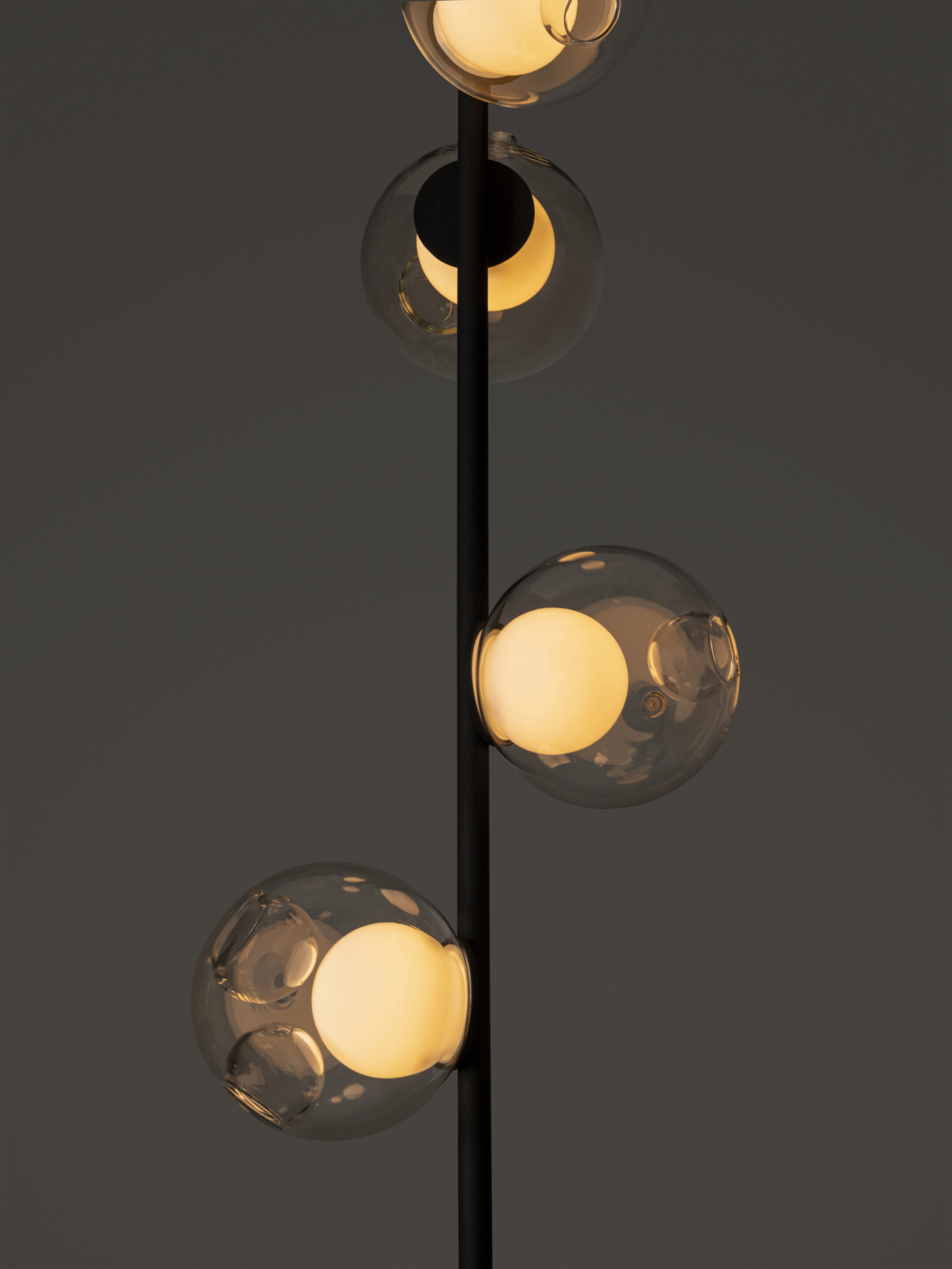 28 Suspended V Black Clear Dark Detail