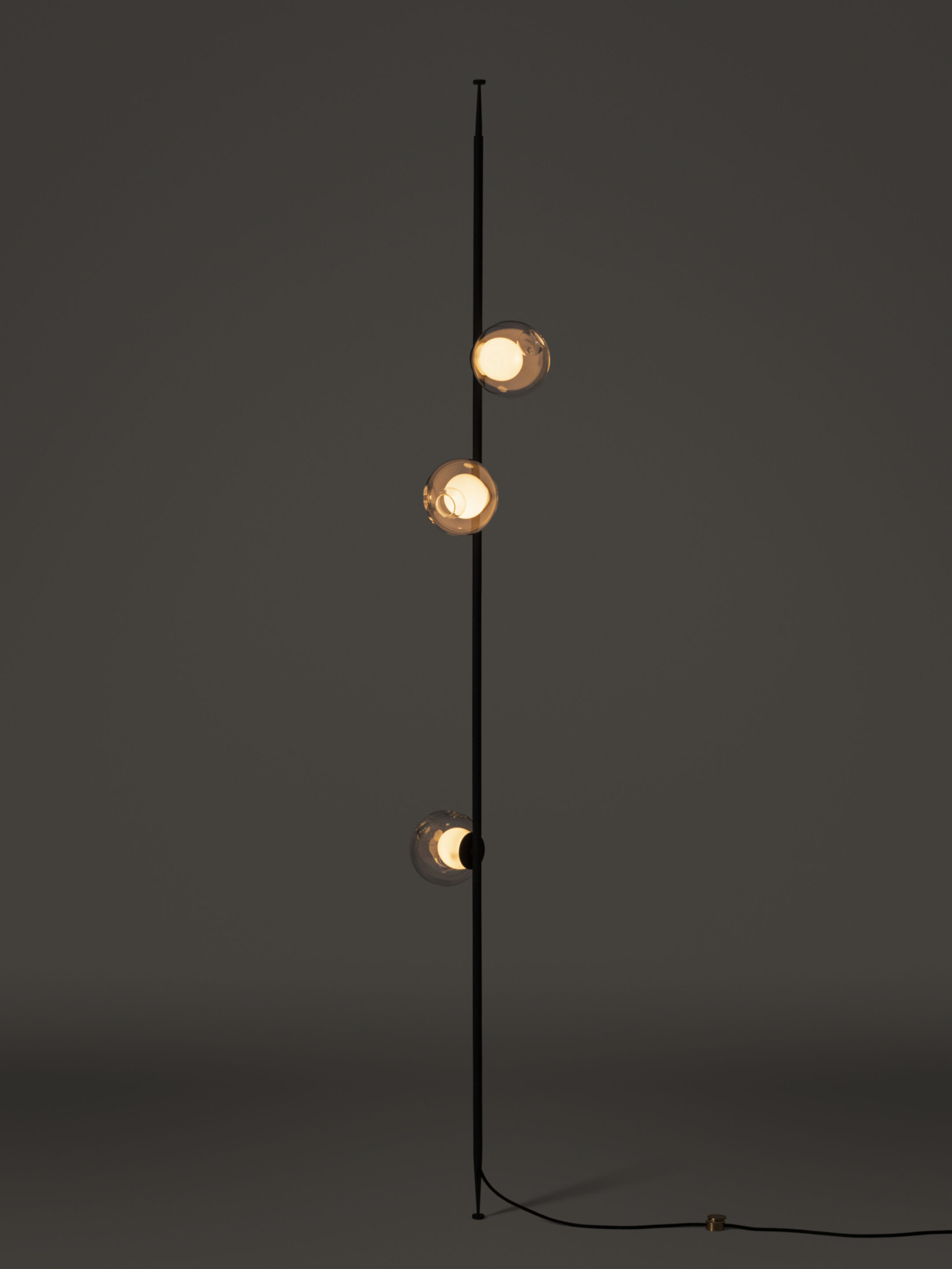 28 3 Column 8ft Straight Black Clear Dark