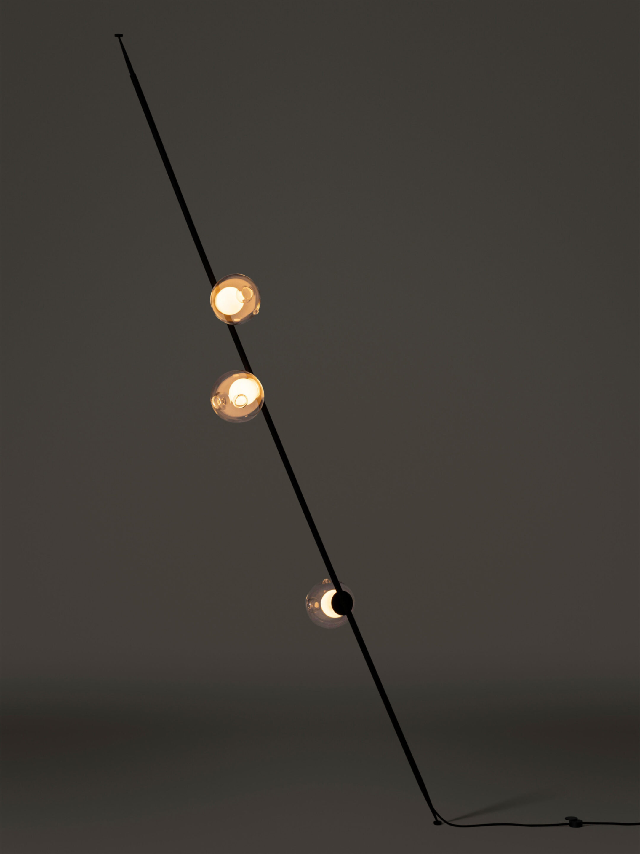 28 3 Column 9ft Black Clear Dark