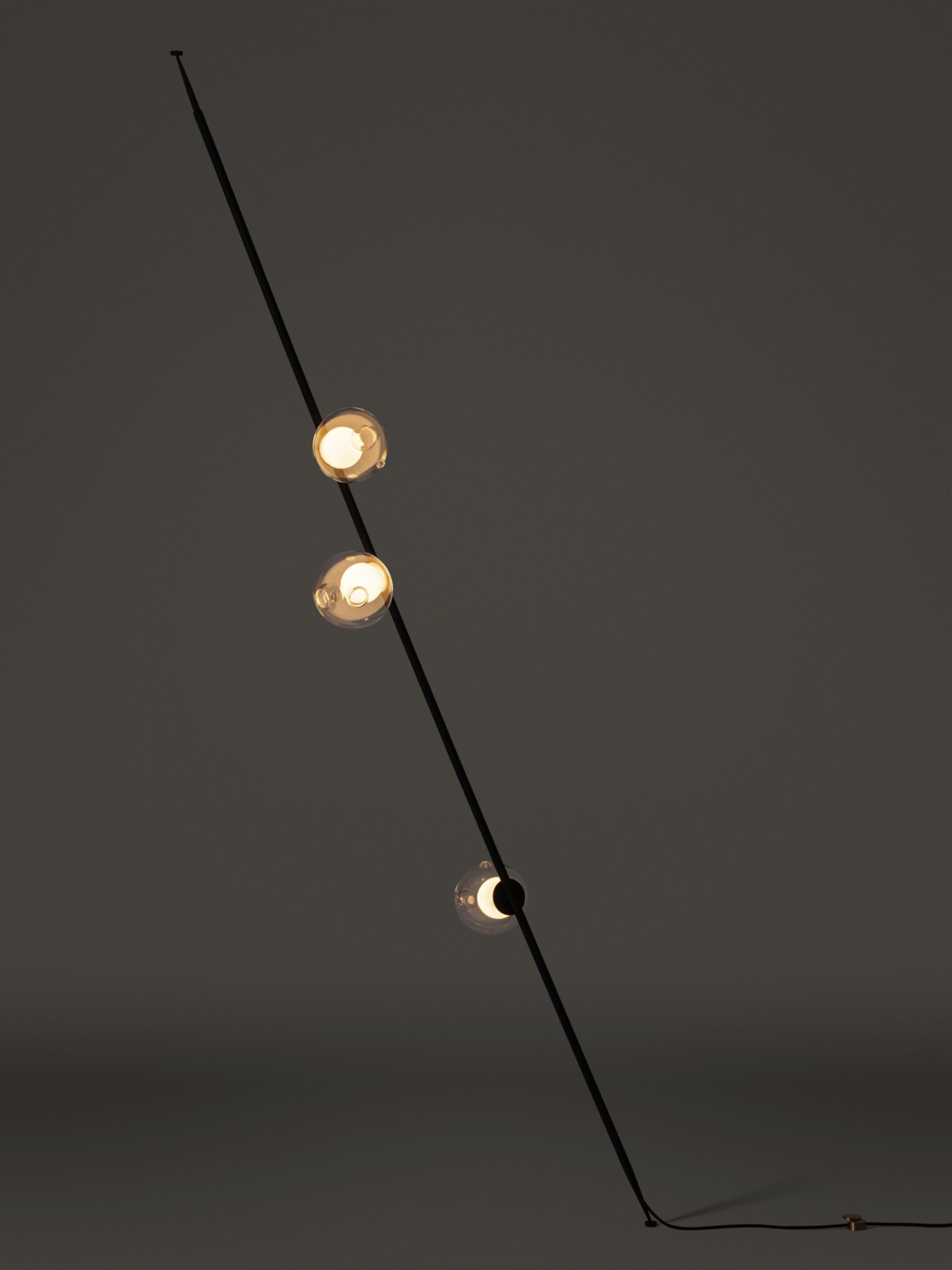 28 3 Column 9ft Black Clear Dark