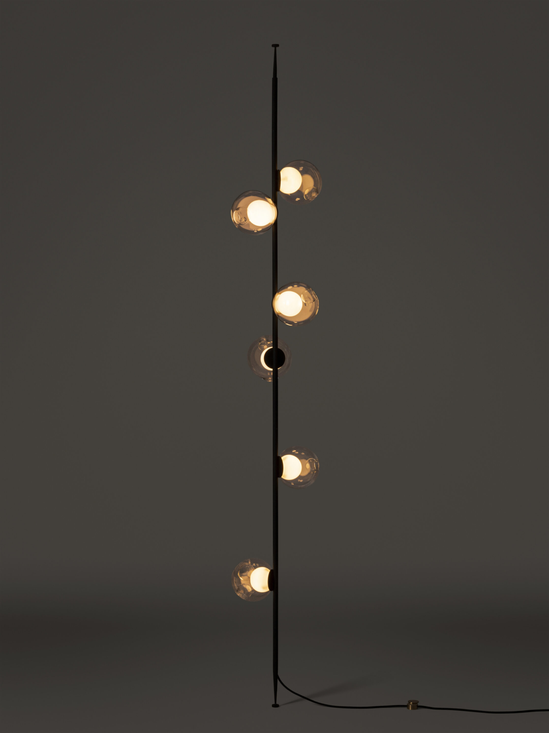 28 6 Column 8ft Straight Black Clear Dark