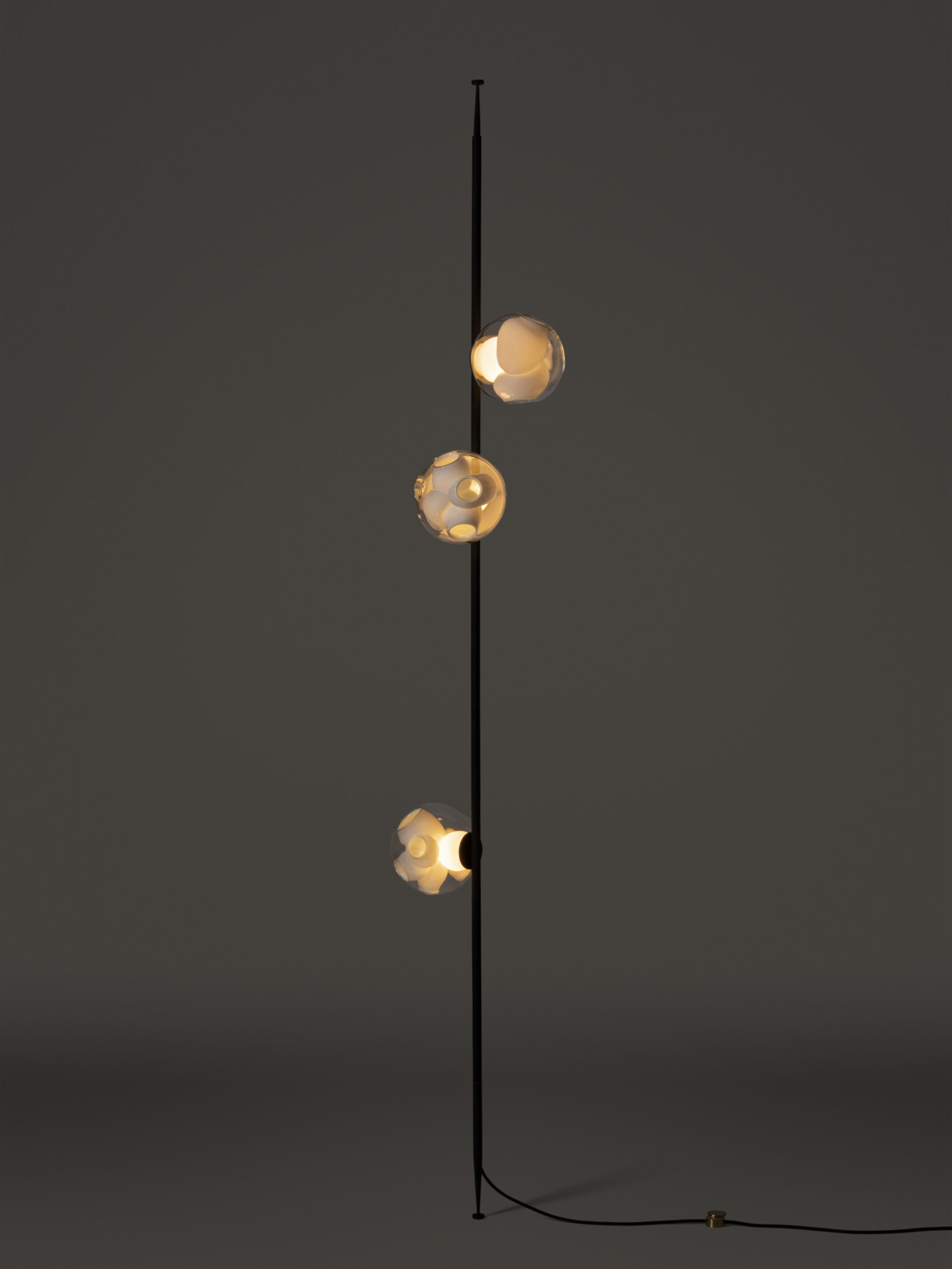 38v 3 Column 8ft Straight Black Dark