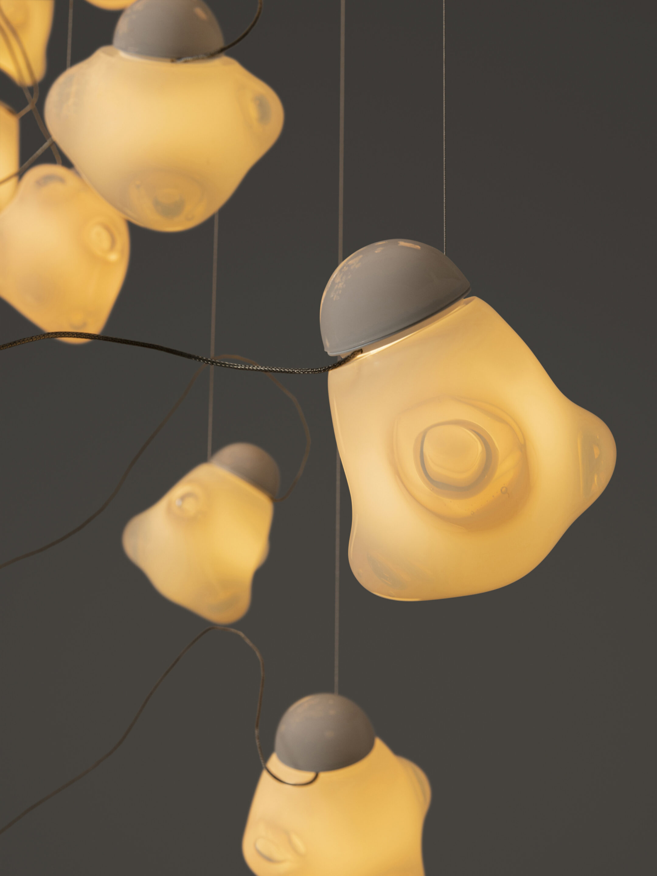 57 Sculptural Cable Opaline Dark Detail