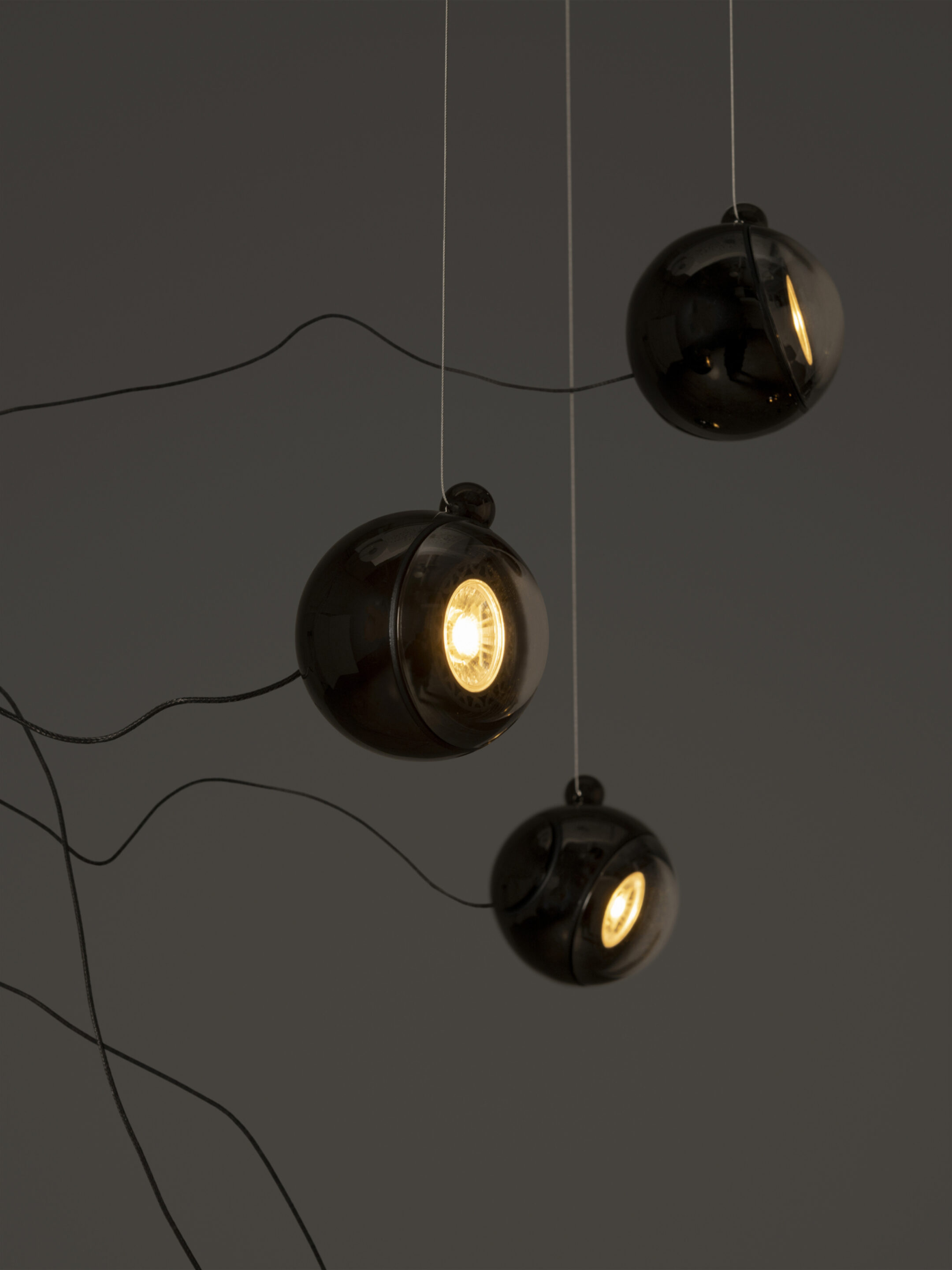 74 Sculptural Cable Dark Detail