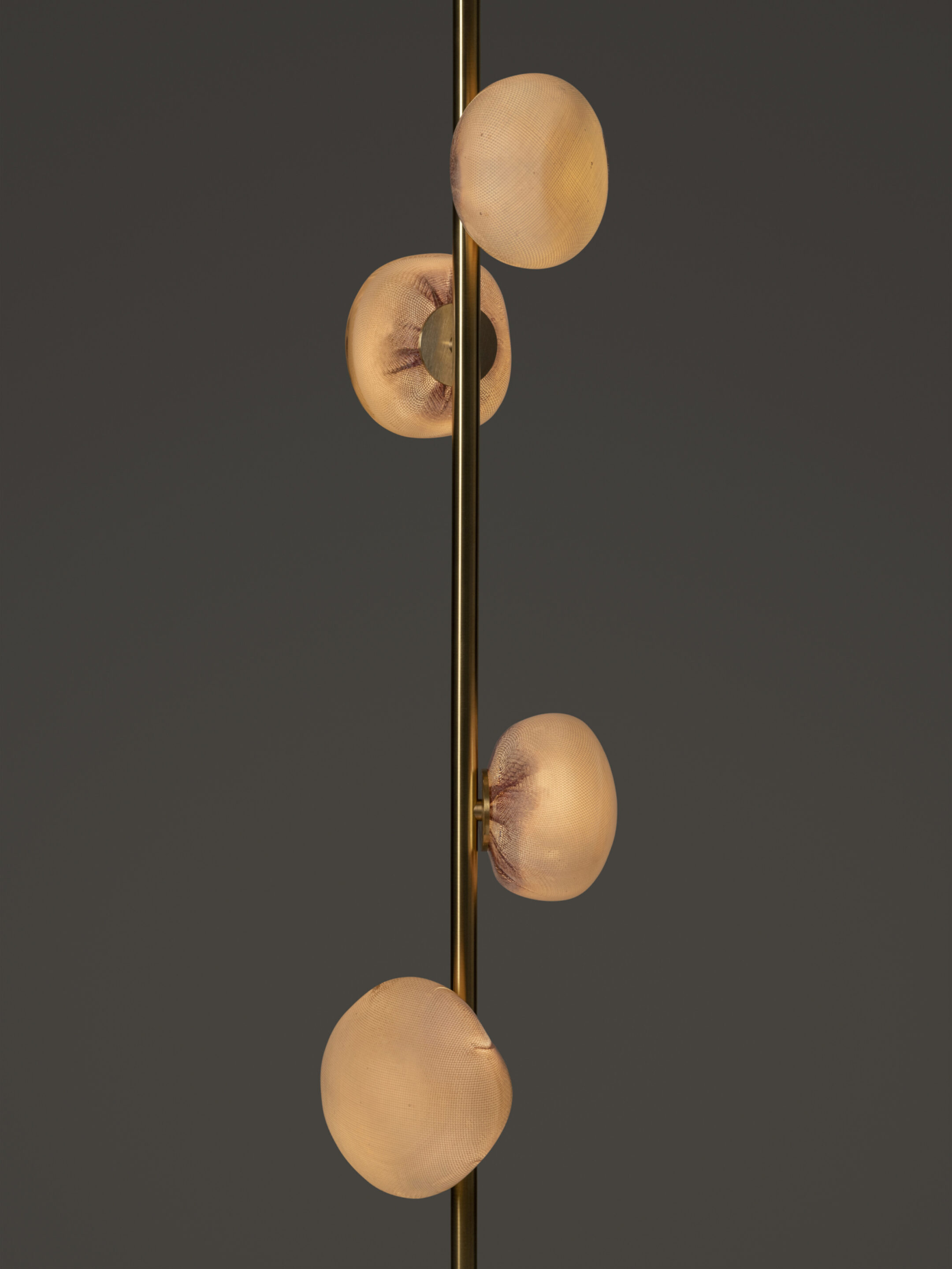 84v Floor Brass Dark Detail 2