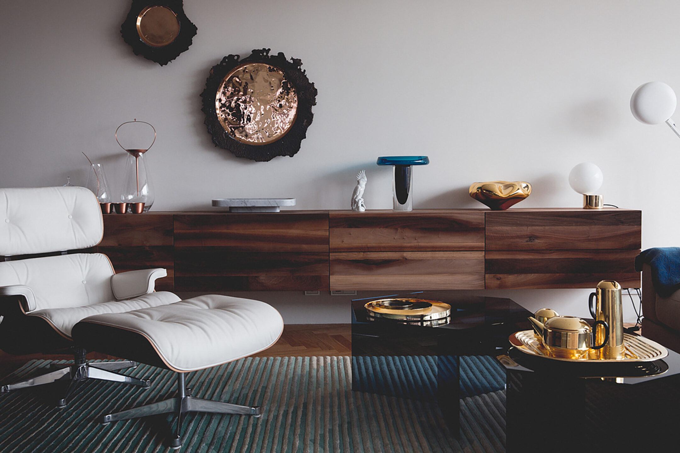 3 D Apt 19 9784 LR