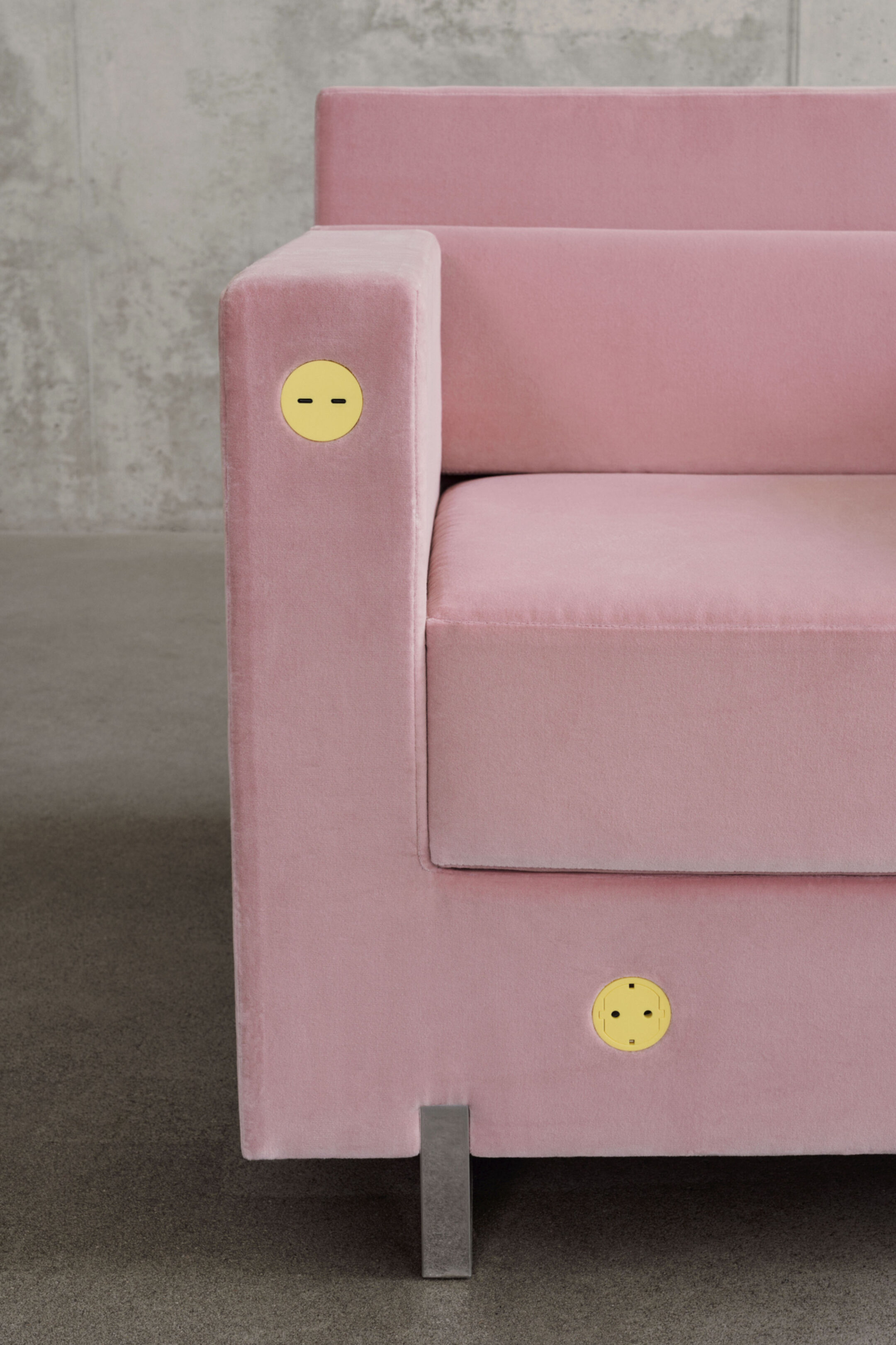 India Mahdavi smiley 22 Clemens P 2698